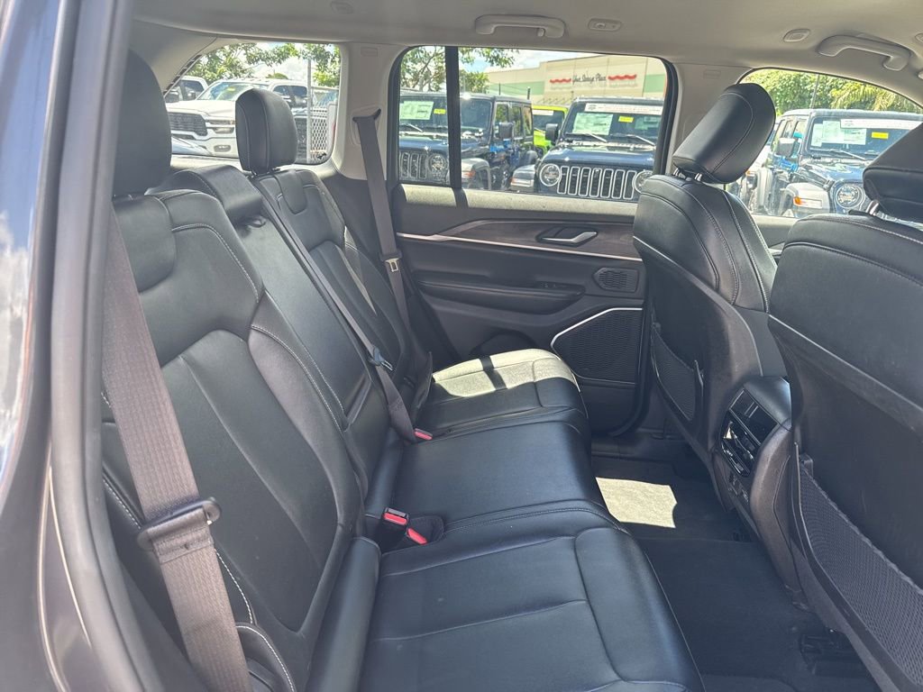 Certified 2023 Jeep Grand Cherokee Limited w/ Black Appearance Package image 20