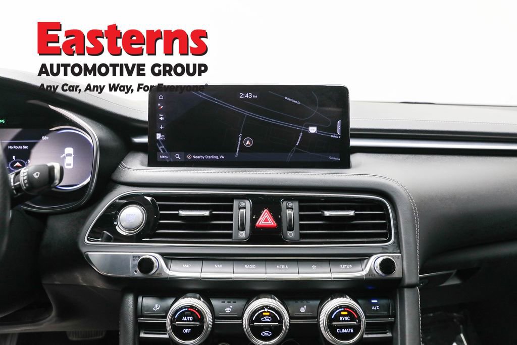 Used 2023 Genesis G70 2.0T image 12