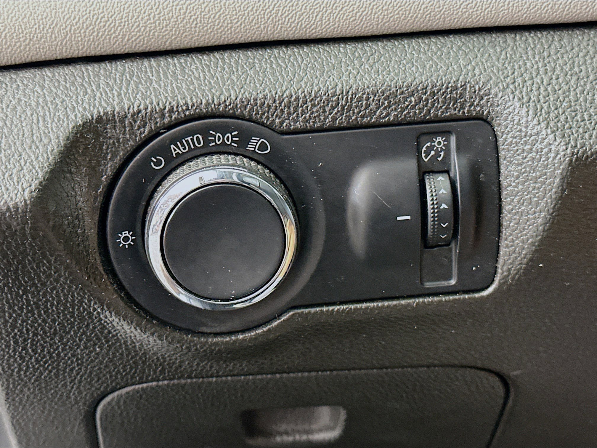 Used 2014 Chevrolet Cruze LT image 16