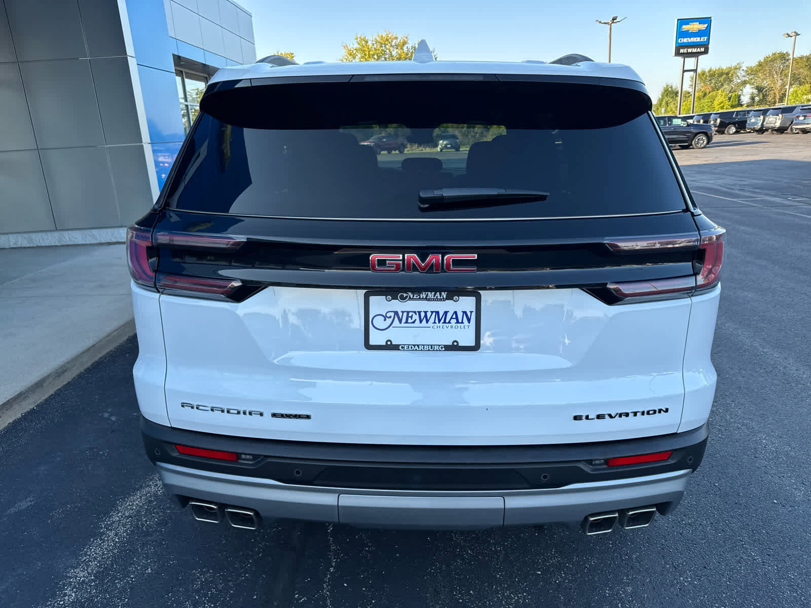 Used 2025 GMC Acadia Elevation image 9