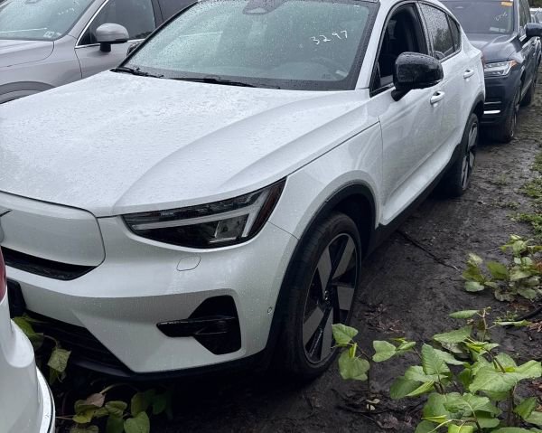 Used 2023 Volvo C40 P8 Recharge Plus w/ Climate Package AWD/4WD video 1