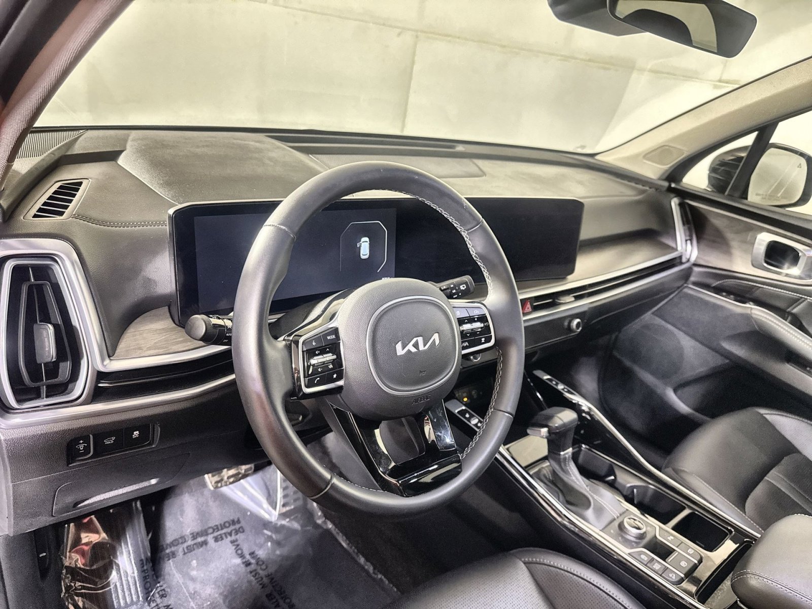 Used 2025 Kia Sorento SX AWD/4WD image 16
