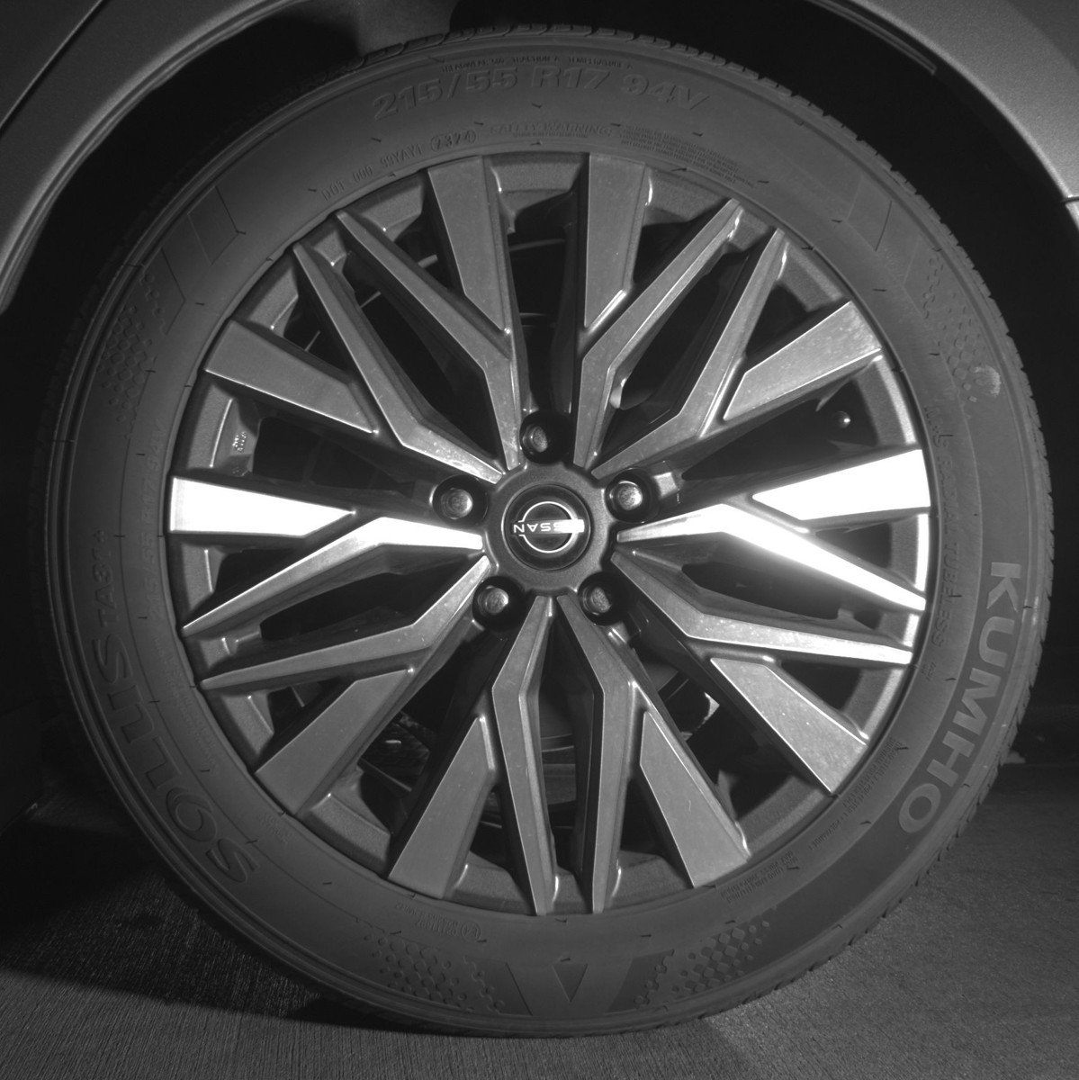 Used 2025 Nissan Altima 2.5 SV FWD image 14