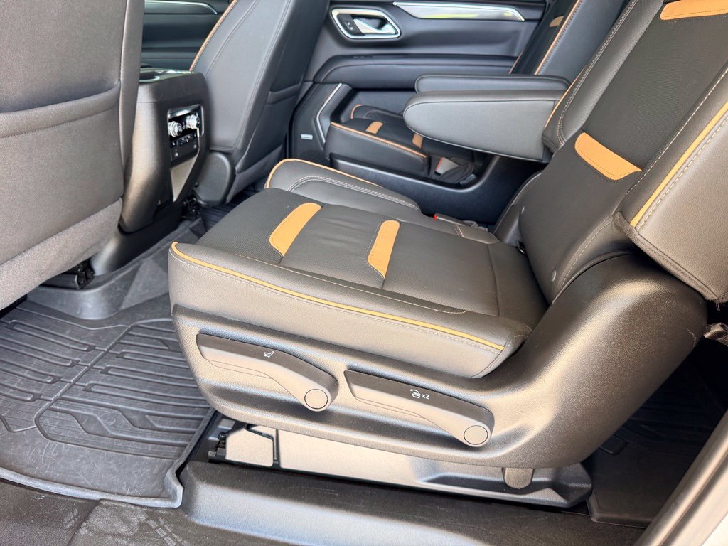 Used 2024 GMC Yukon XL AT4 w/ Technology Package AWD/4WD image 32