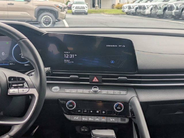 Used 2023 Hyundai Elantra Limited FWD image 19