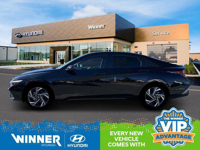 New 2025 Hyundai Elantra SEL image 3