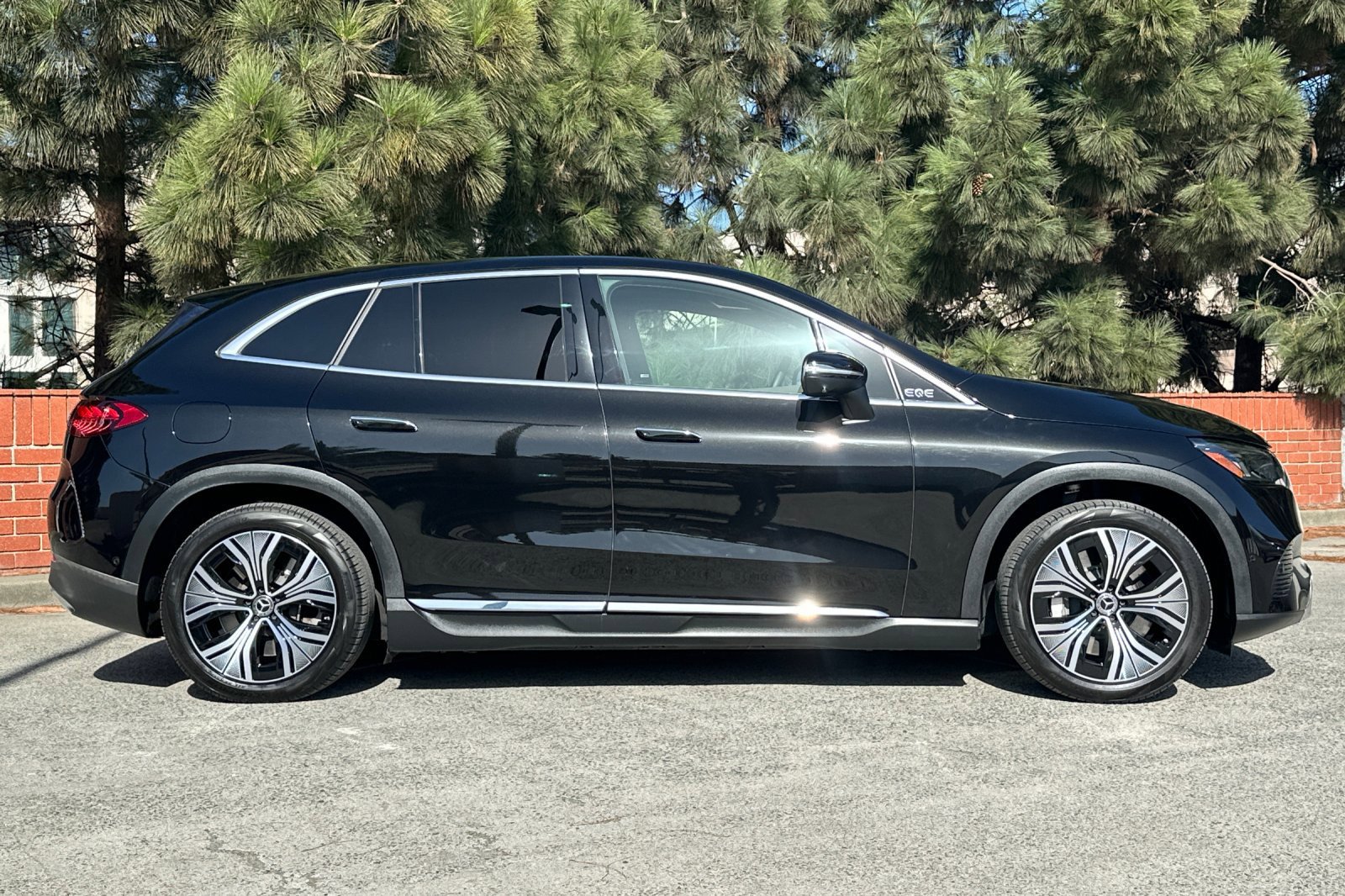 Certified 2023 Mercedes-Benz EQE 350+ SUV image 4