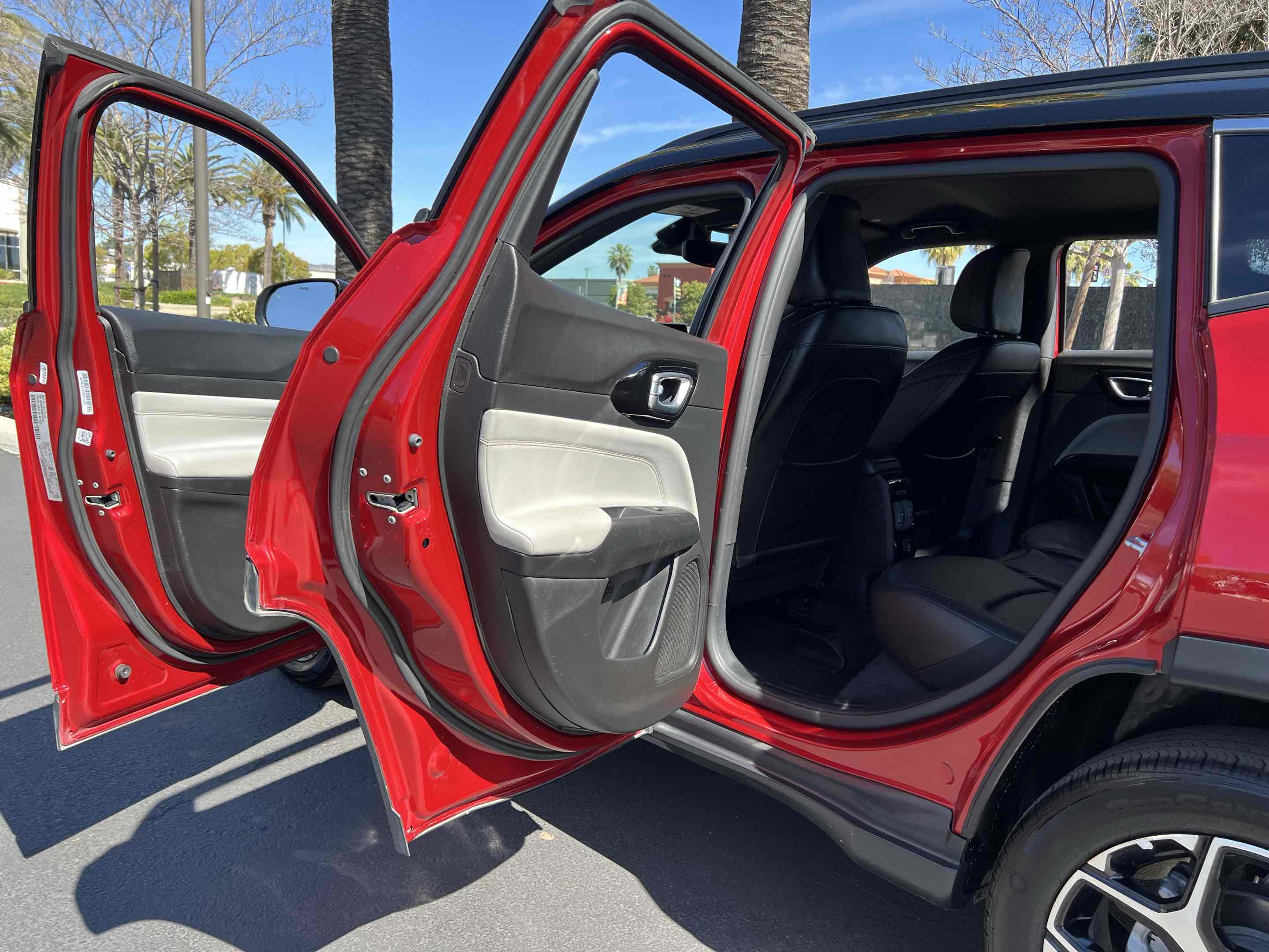 Used 2025 Jeep Compass Limited image 65