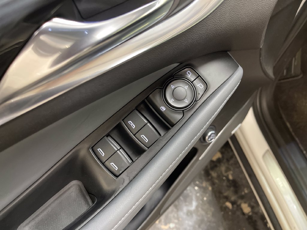 Used 2021 Buick Enclave Essence w/ Sound and Sites Package AWD/4WD image 15