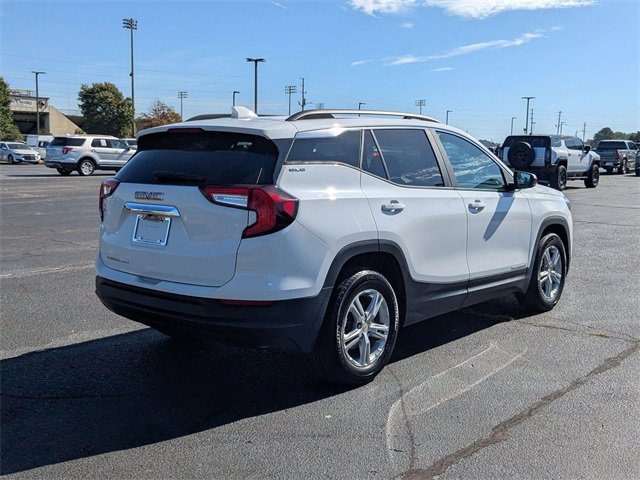 Used 2022 GMC Terrain SLE w/ Driver Convenience Package image 3