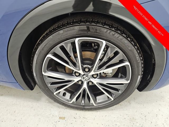 Used 2025 Toyota Prius XLE image 10