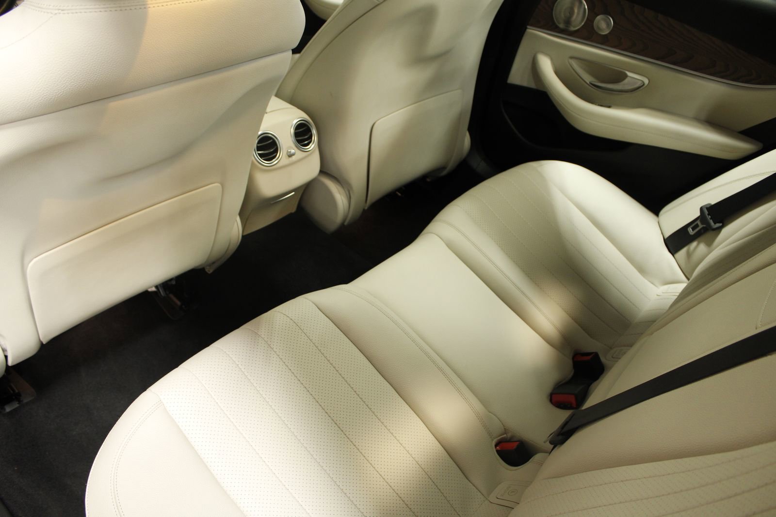 Used 2022 Mercedes-Benz E 350 4MATIC Sedan image 40