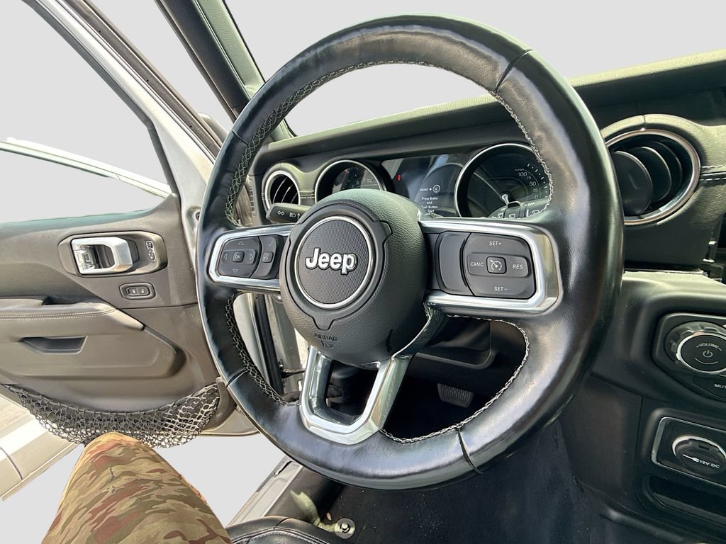 Used 2022 Jeep Wrangler Unlimited Sahara w/ Cold Weather Group AWD/4WD image 11