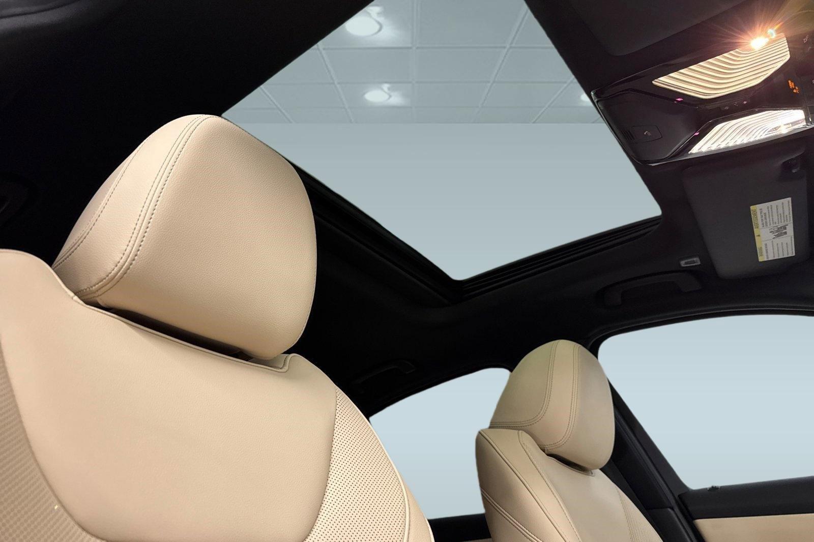 Used 2024 BMW 330i Sedan RWD image 16
