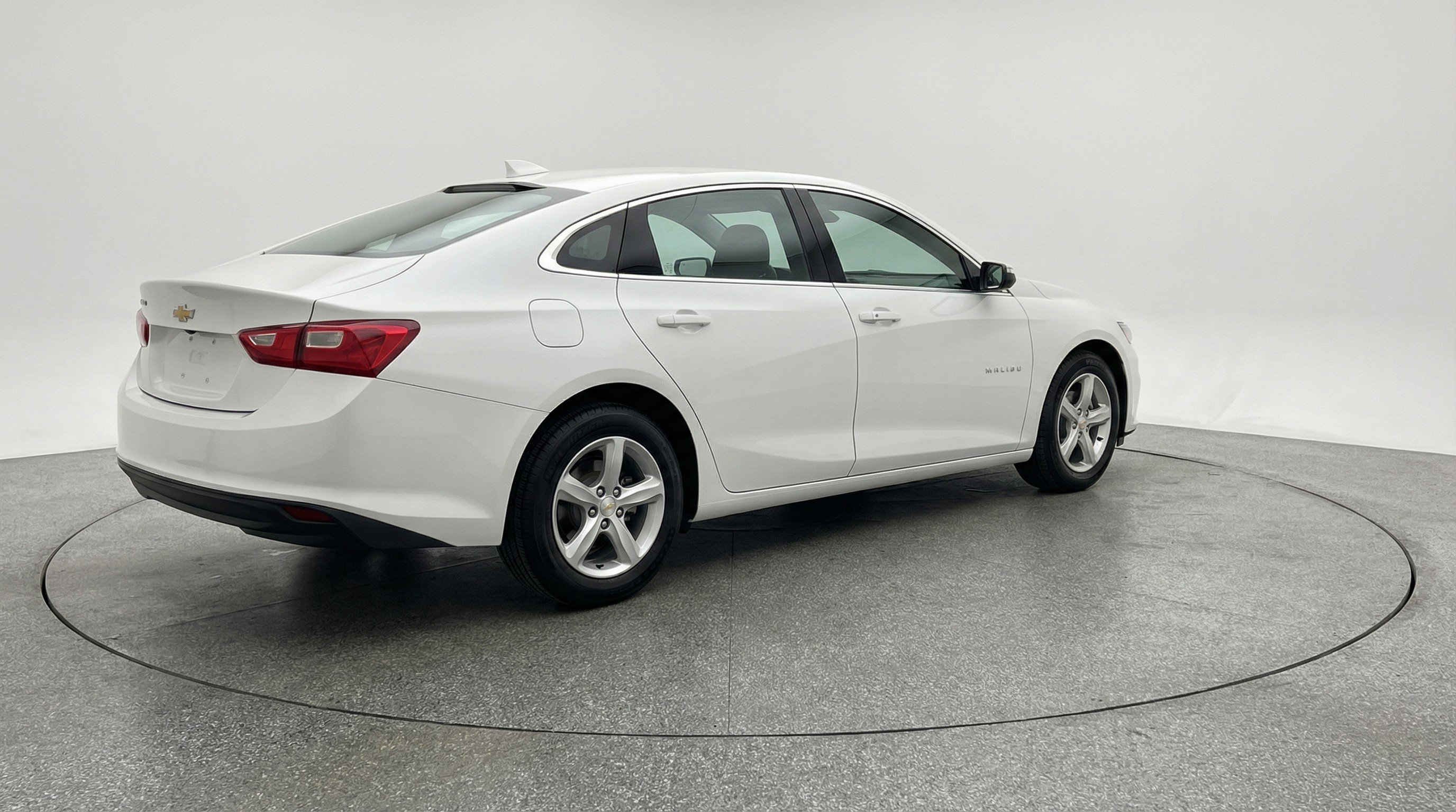 Used 2023 Chevrolet Malibu LT w/ Driver Confidence Package FWD image 9