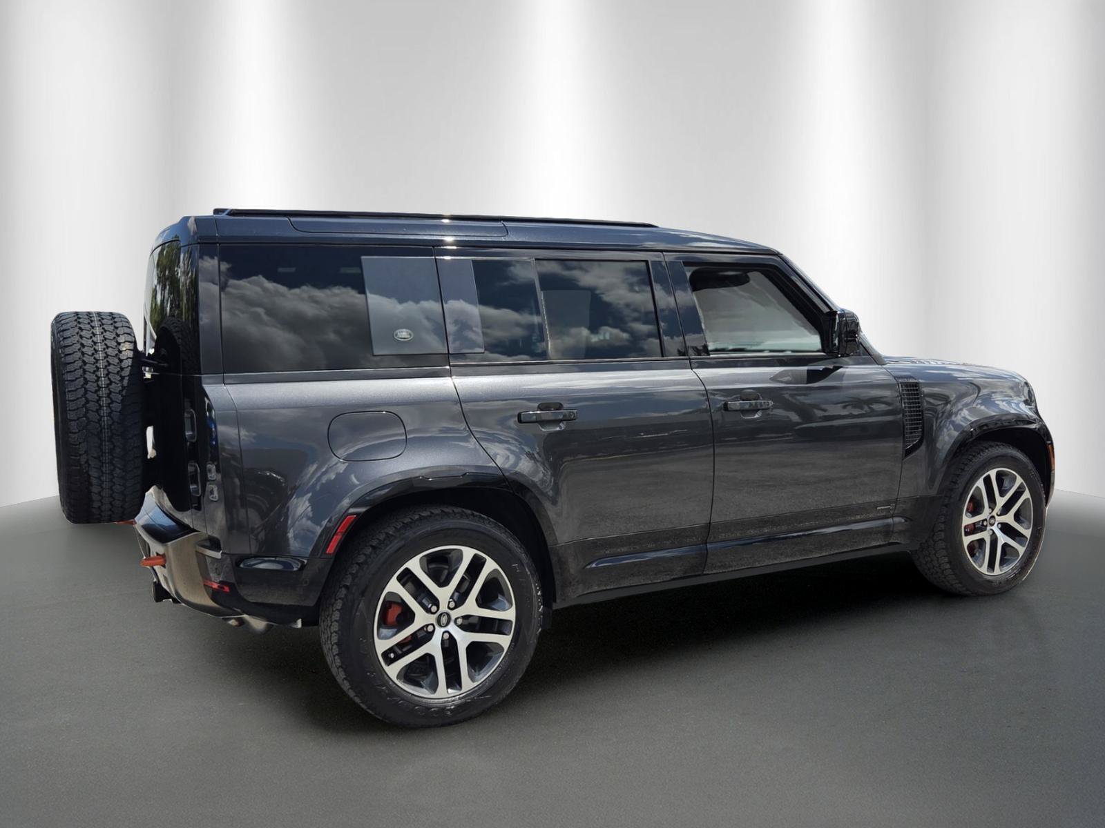 Used 2024 Land Rover Defender 110 X AWD/4WD image 7