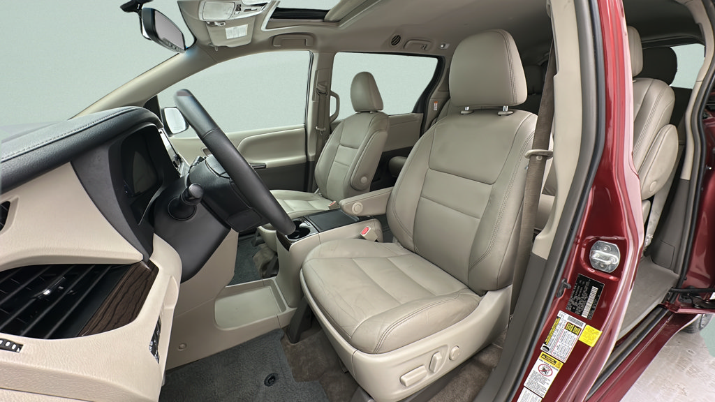 Used 2017 Toyota Sienna XLE w/ XLE Navigation Package AWD/4WD image 15