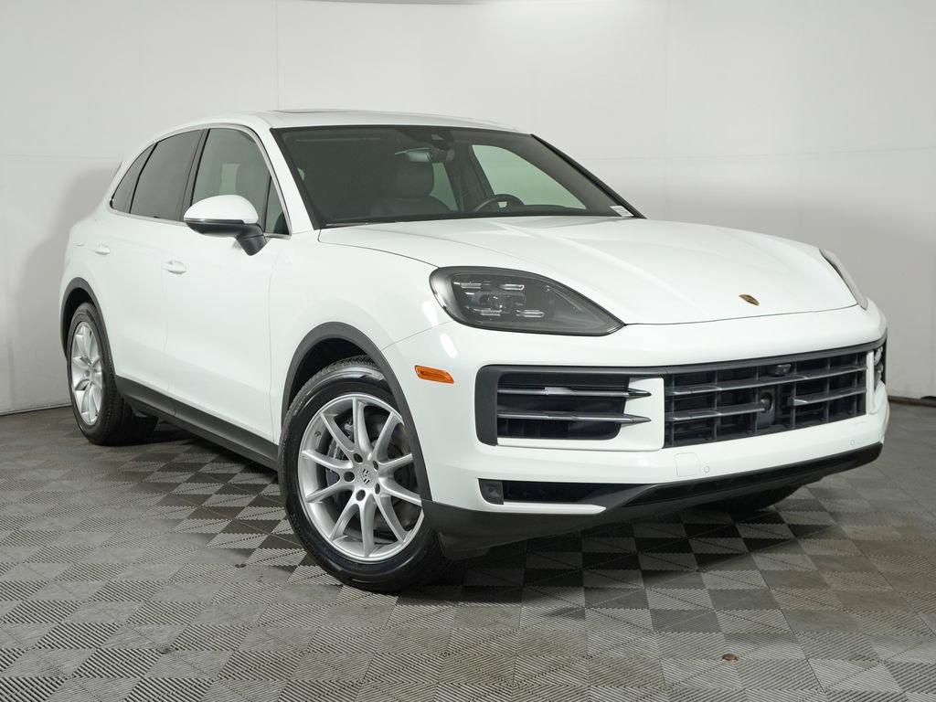 Certified 2024 Porsche Cayenne w/ Premium Package AWD/4WD image 9