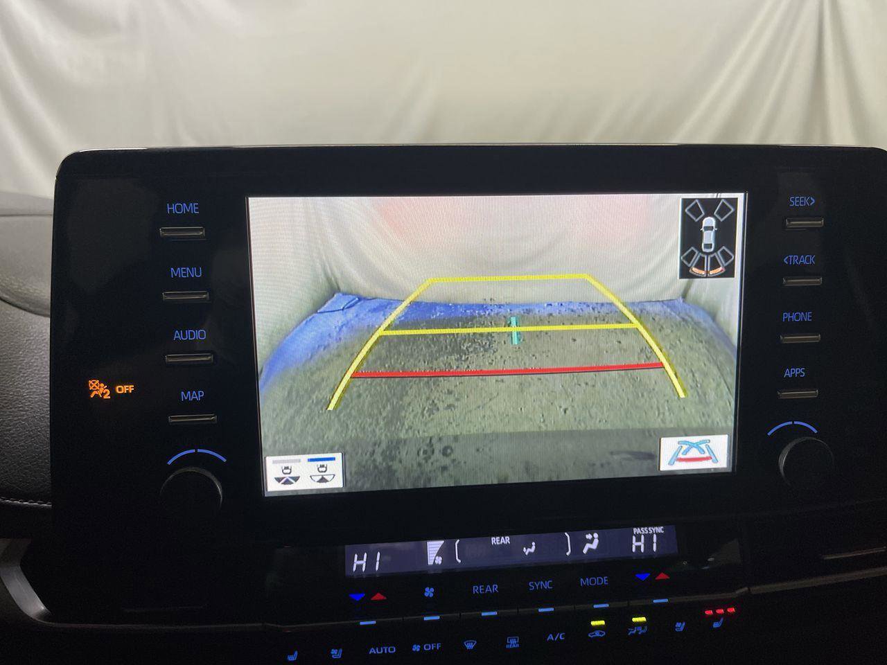 Used 2022 Toyota Sienna Limited image 17