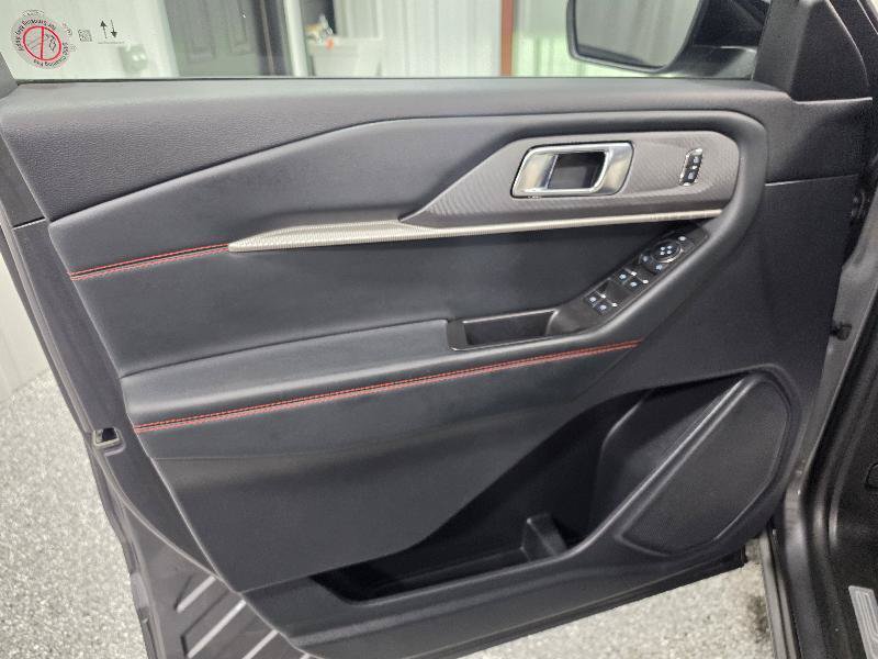 Used 2025 Ford Explorer ST-Line w/ ST-Line Street Pack AWD/4WD image 12