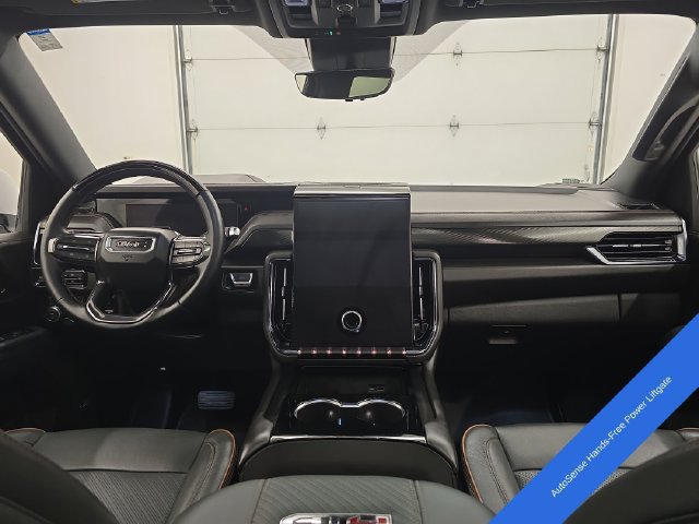 Used 2025 GMC Yukon XL AT4 w/ AT4 Premium Plus Package AWD/4WD image 17