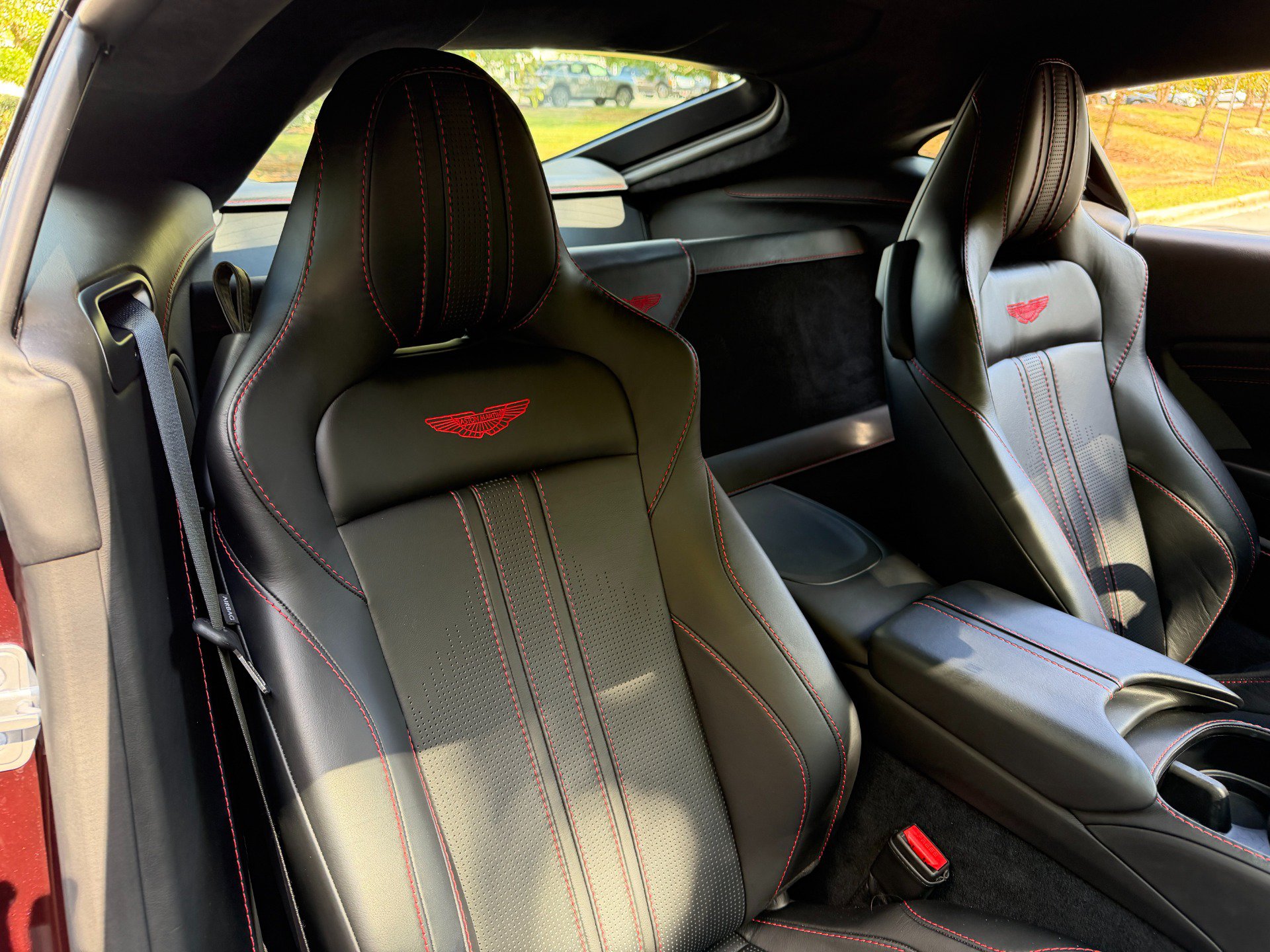 Used 2020 Aston Martin V8 Vantage Coupe RWD image 57