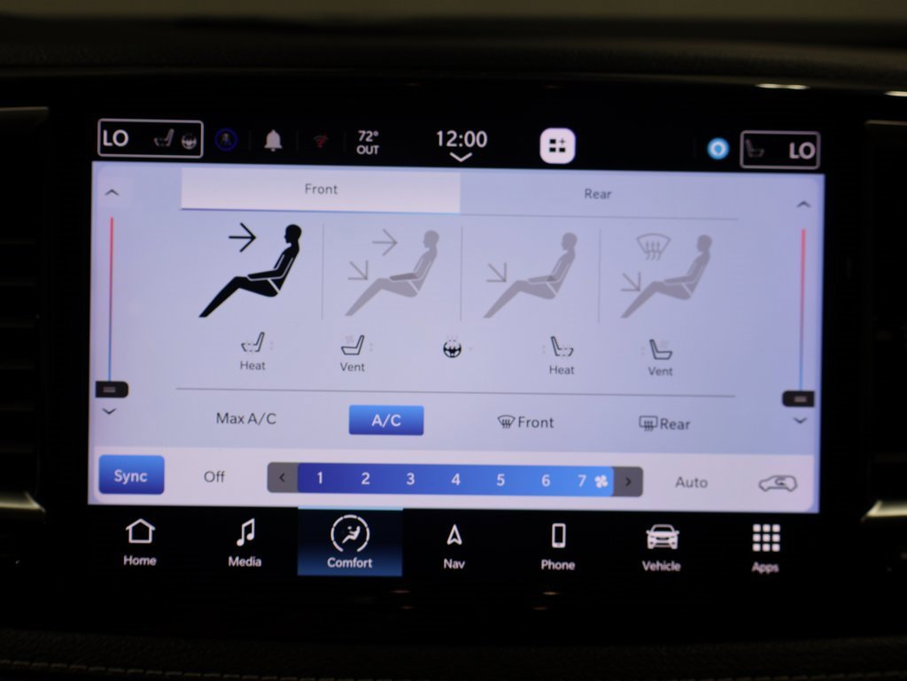 Used 2024 Chrysler Pacifica Limited w/ Uconnect Theater Family Group image 28