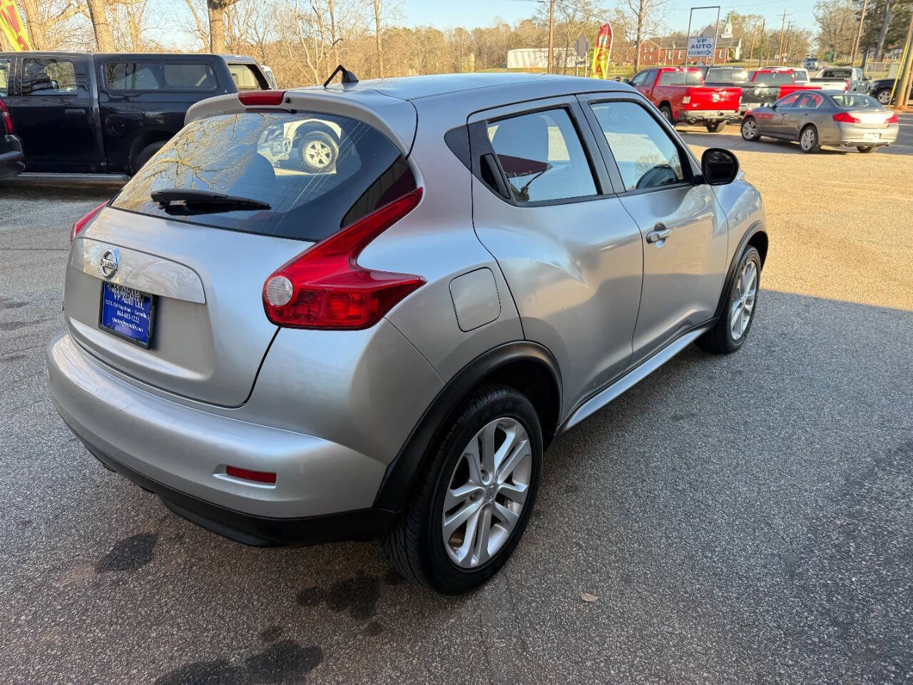 Used 2011 Nissan Juke S FWD image 4