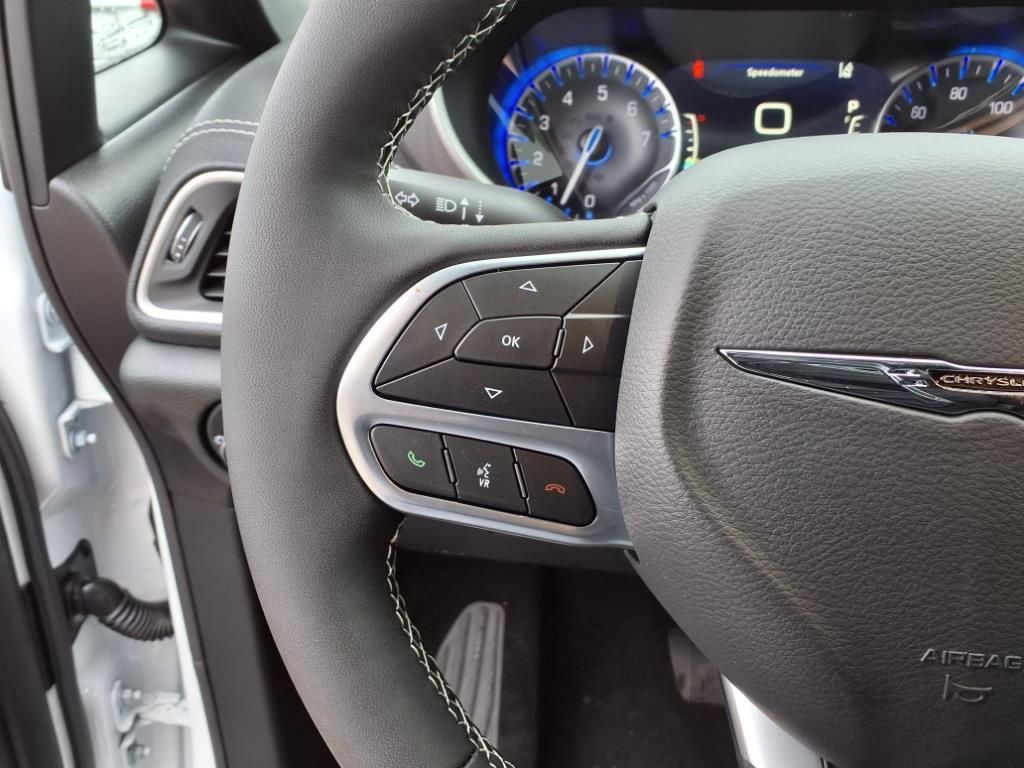 New 2026 Chrysler Pacifica Select image 12