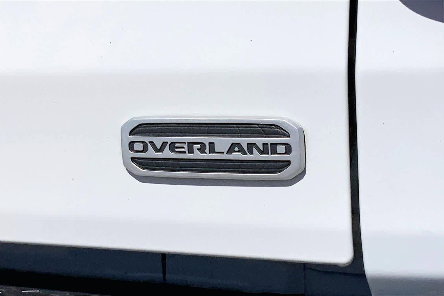 Used 2022 Jeep Gladiator Overland w/ Trailer Tow Package AWD/4WD image 60