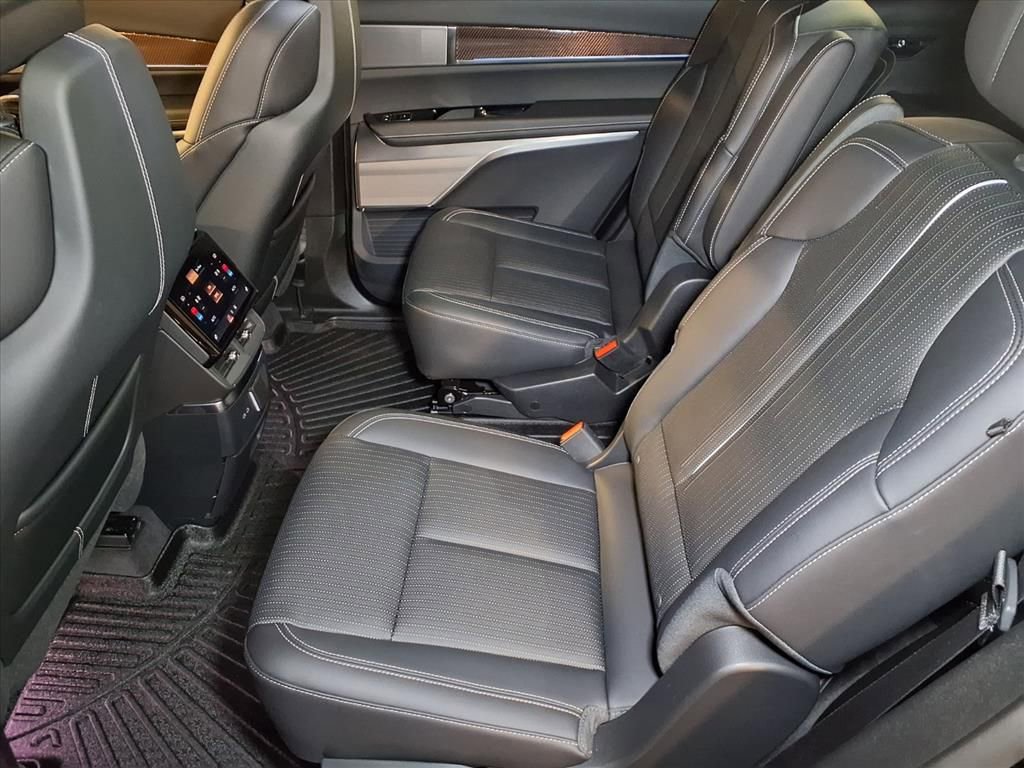 Used 2026 Cadillac Vistiq Sport image 18