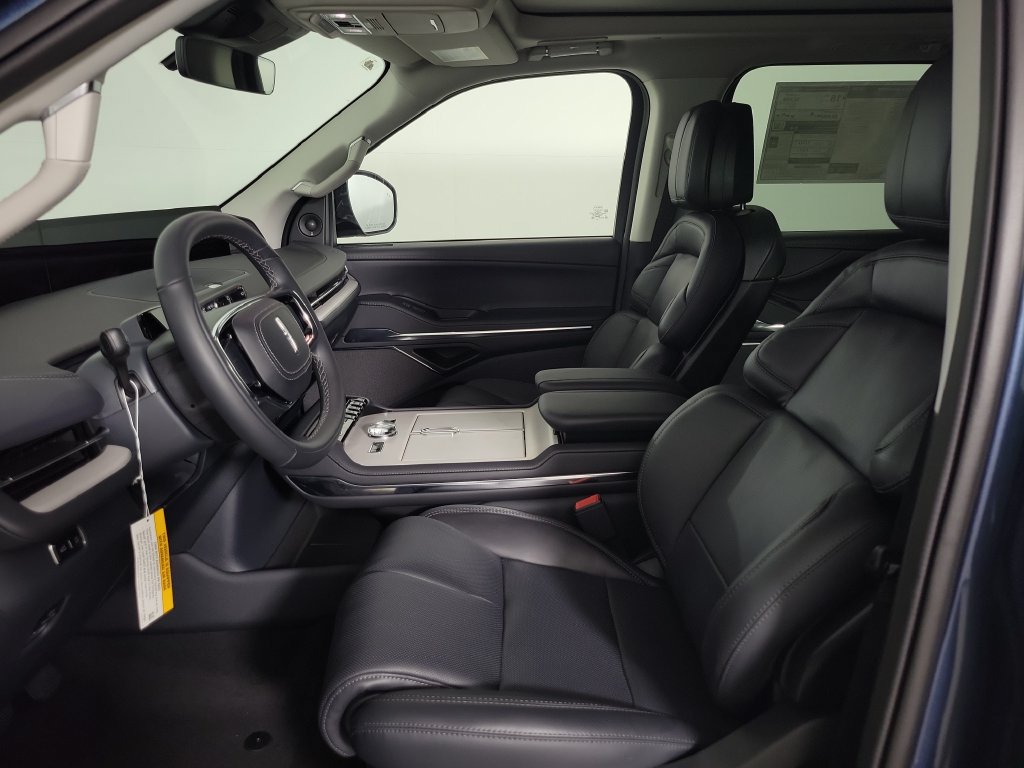New 2027 Lincoln Navigator L Reserve RWD image 17