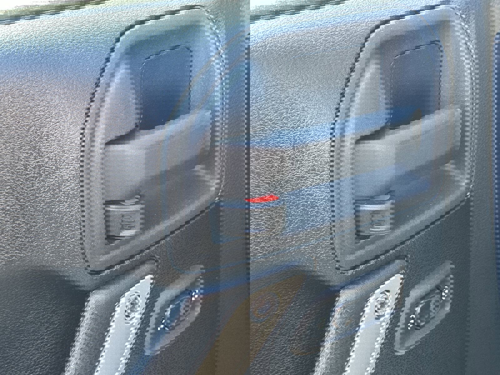 Used 2013 Jeep Wrangler Unlimited Rubicon w/ Connectivity Group image 15