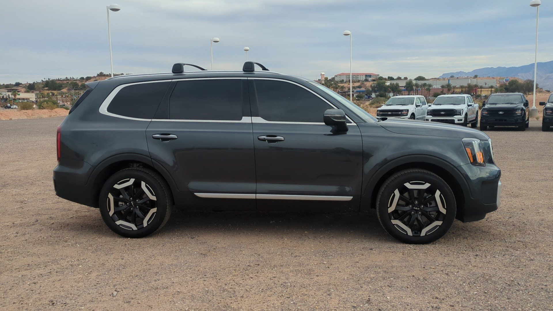 Used 2024 Kia Telluride S w/ S Sunroof Package image 2