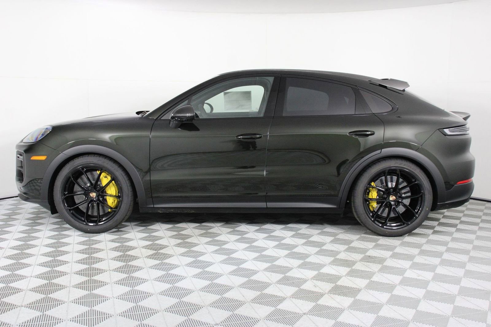 New 2026 Porsche Cayenne Turbo GT image 2