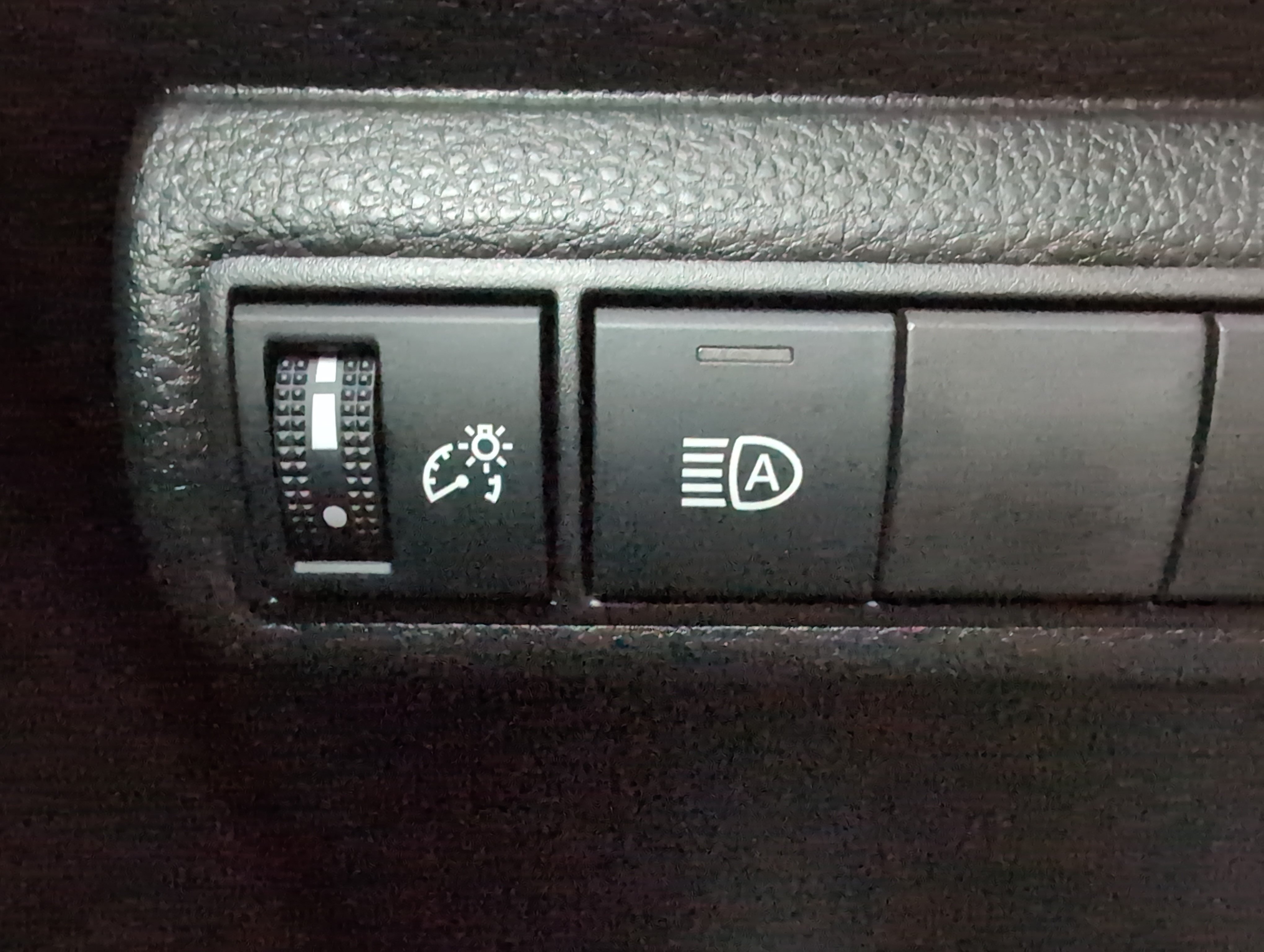 Certified 2025 Toyota Corolla SE w/ SE Premium Package FWD image 37