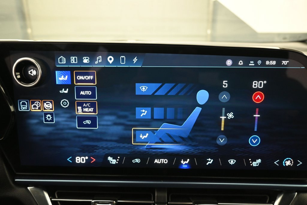 Used 2025 Chevrolet Equinox EV LT w/ Convenience Package FWD image 9