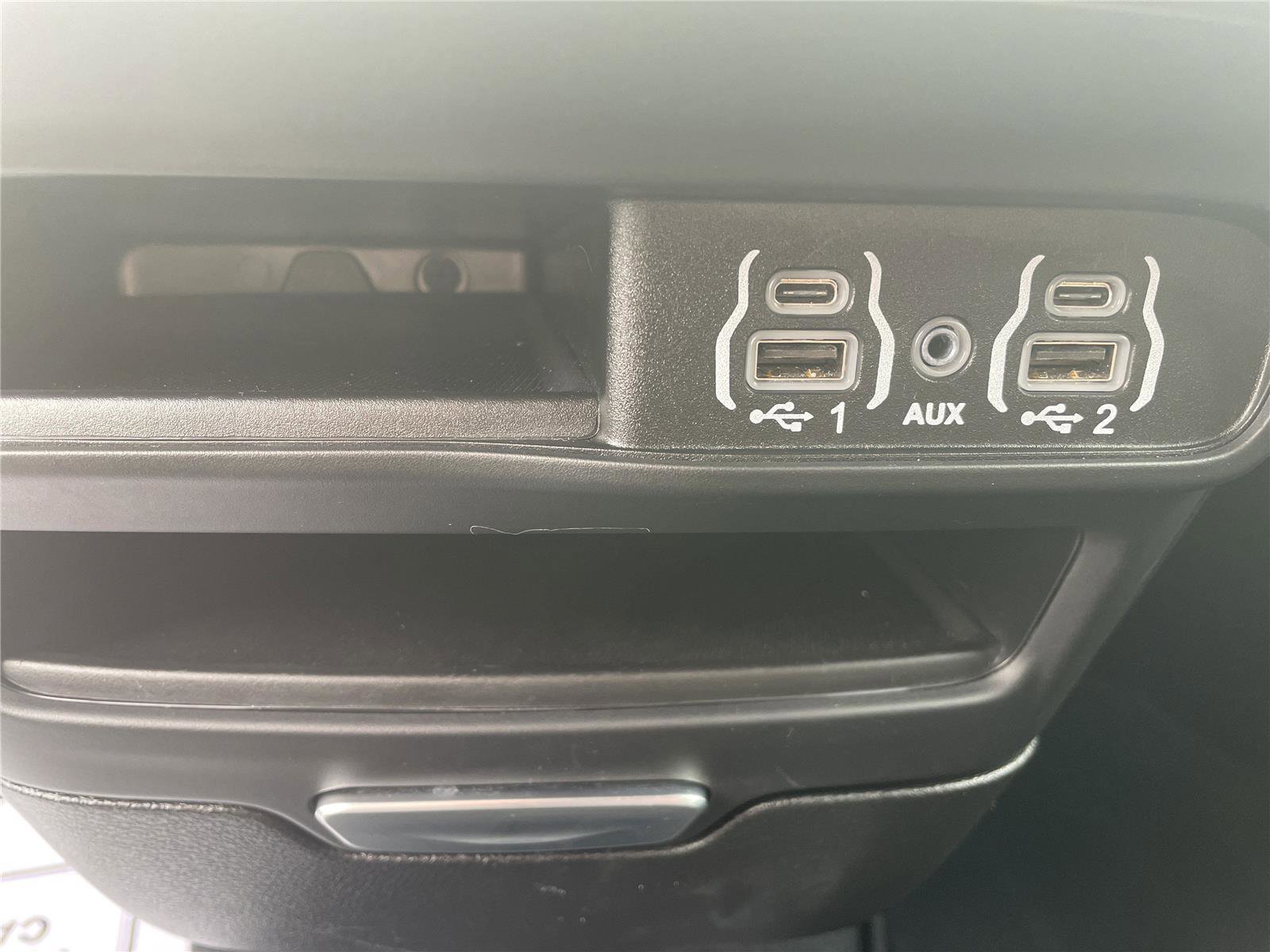 Used 2025 Chrysler Pacifica Select FWD image 21