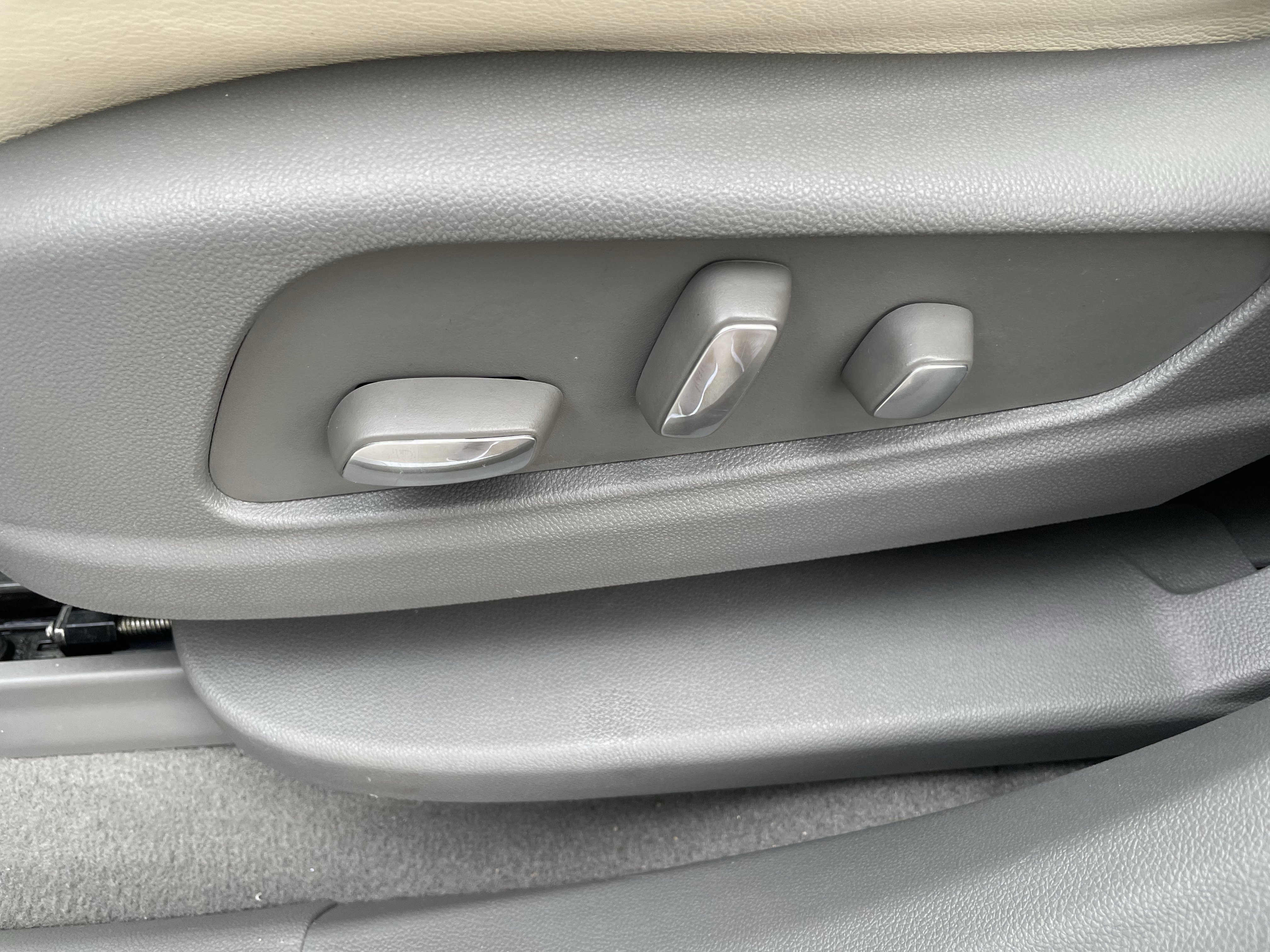 Used 2023 Cadillac XT6 Premium Luxury w/ Technology Package image 13