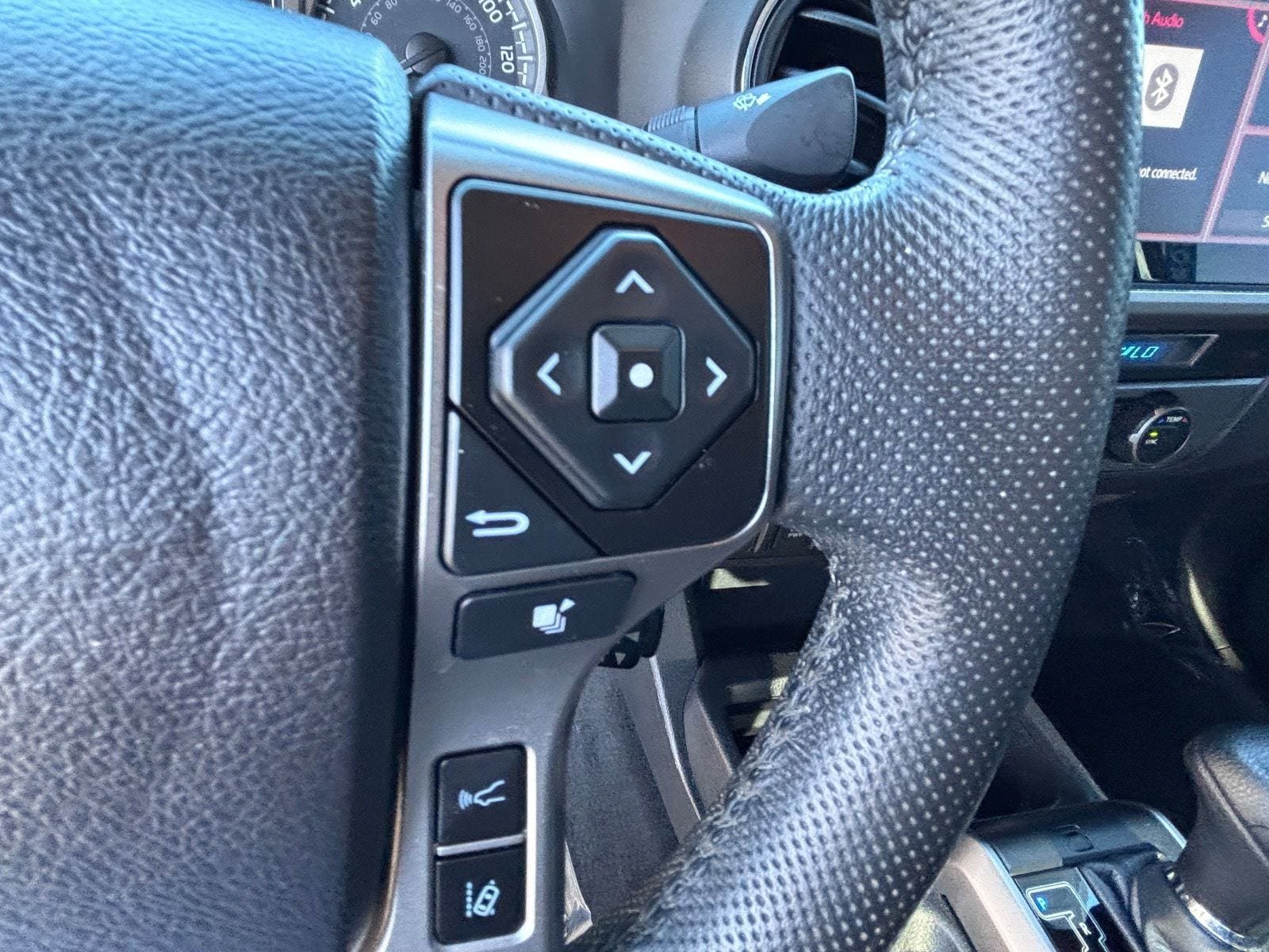 Used 2021 Toyota Tacoma SR5 AWD/4WD image 25