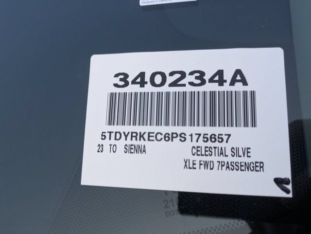 Used 2023 Toyota Sienna XLE FWD image 35