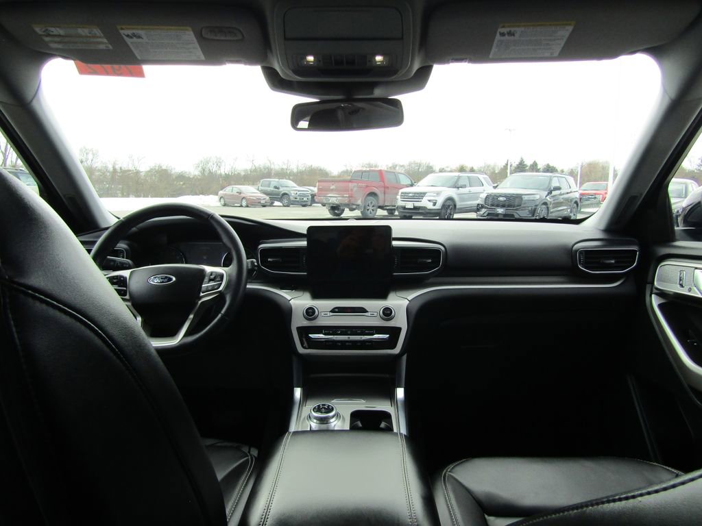 Used 2024 Ford Explorer XLT w/ Equipment Group 202A AWD/4WD image 42