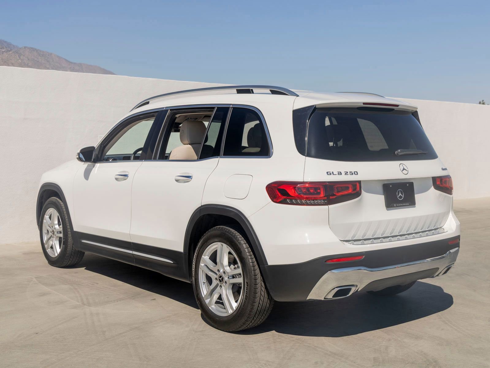 Used 2022 Mercedes-Benz GLB 250 4MATIC image 7