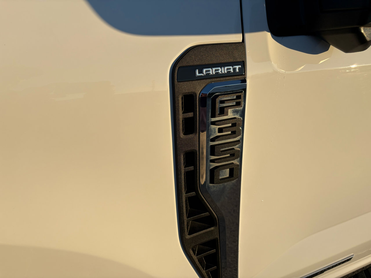 Used 2023 Ford F350 Lariat image 10