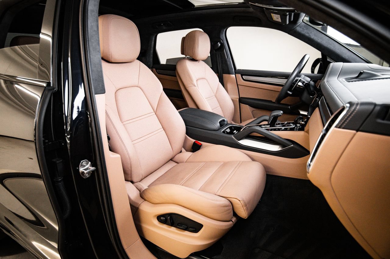 Certified 2022 Porsche Cayenne Turbo S AWD/4WD image 29