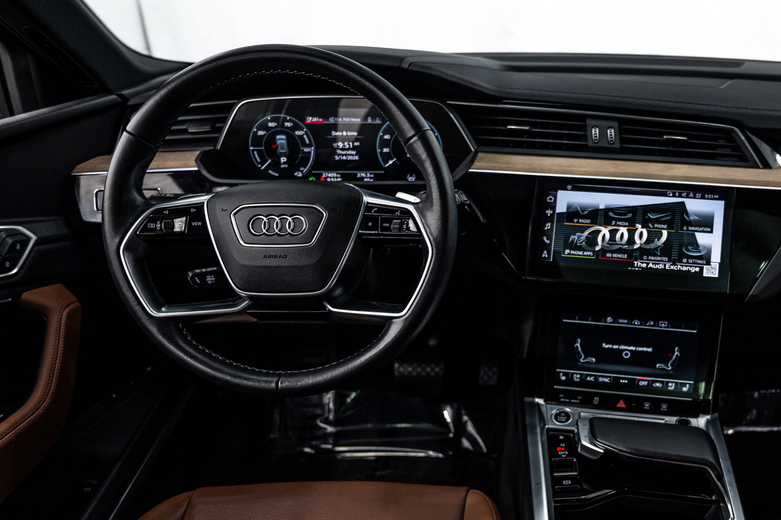 Certified 2024 Audi Q8 e-tron Premium Plus w/ Premium Plus Package AWD/4WD image 11