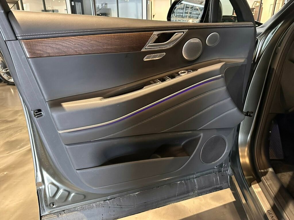 Used 2025 Genesis GV80 2.5T Prestige AWD/4WD image 12