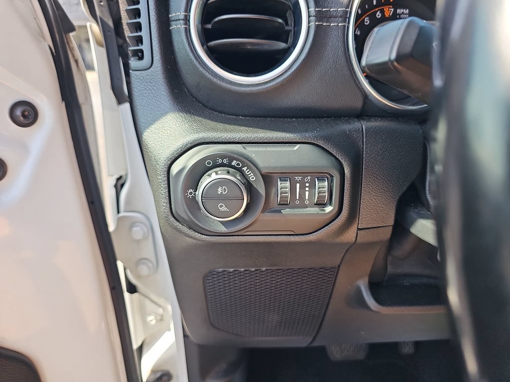 Used 2020 Jeep Gladiator Overland AWD/4WD image 35