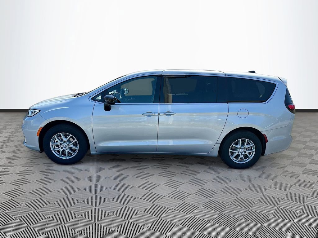 New 2026 Chrysler Pacifica Select FWD image 4