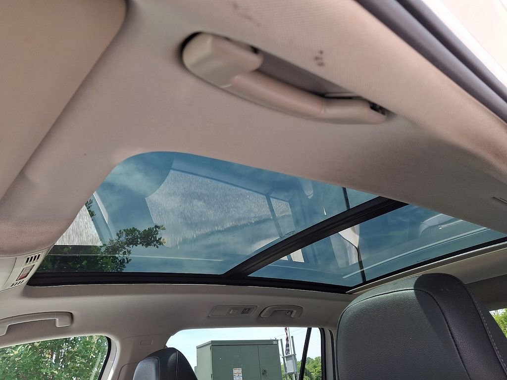 Used 2020 Volkswagen Tiguan SE w/ Panoramic Sunroof Package AWD/4WD image 15